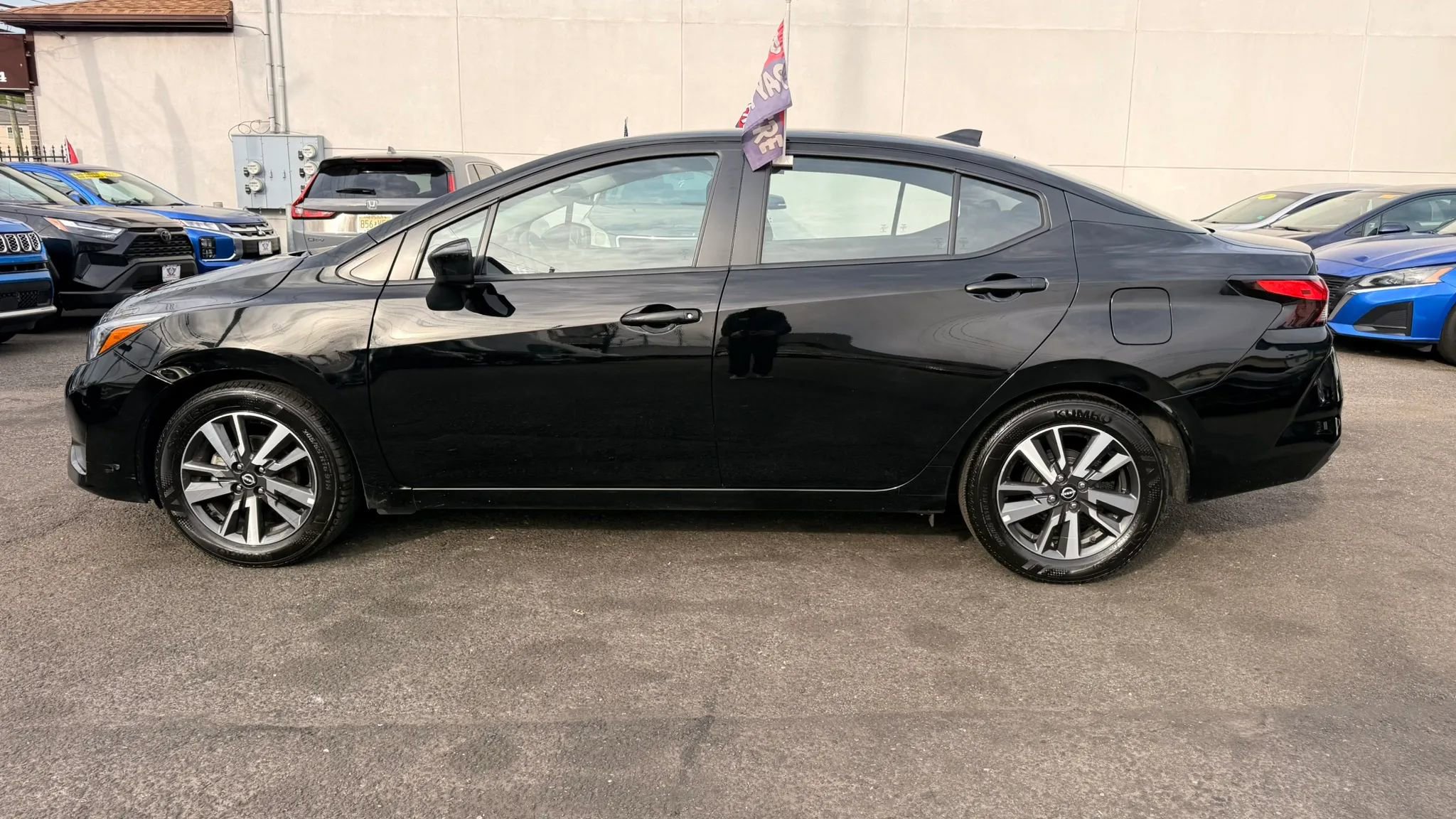 Used 2025 Nissan Versa SV FWD image 10