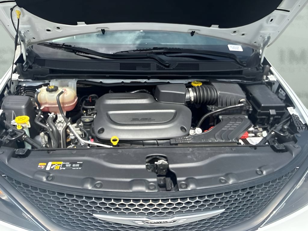 Used 2022 Chrysler Voyager LX FWD image 18
