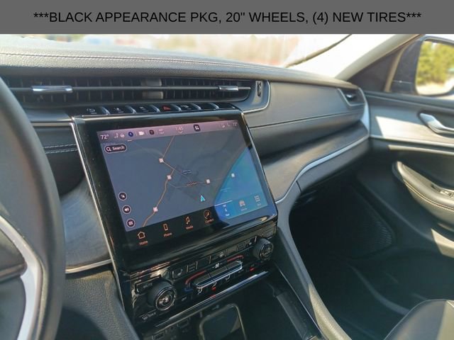 Used 2023 Jeep Grand Cherokee Limited w/ Black Appearance Package AWD/4WD image 13