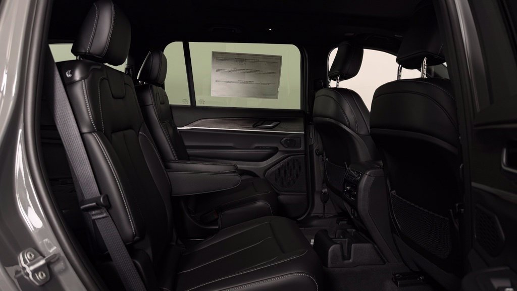 New 2027 Jeep Grand Cherokee L Limited AWD/4WD image 32