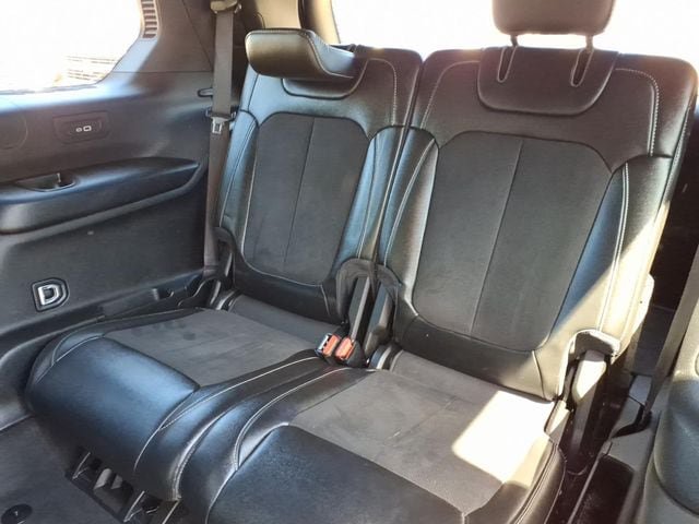 Used 2023 Jeep Grand Cherokee L Laredo AWD/4WD image 14