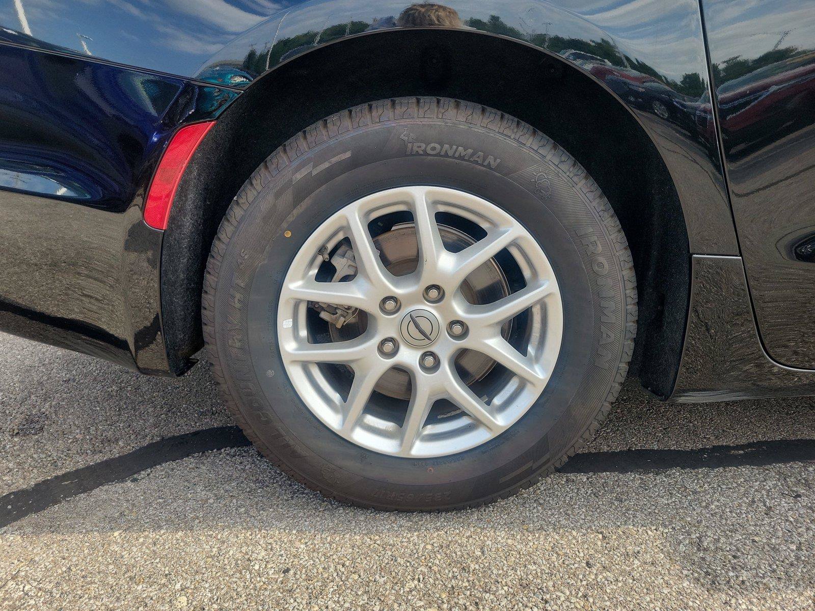 Used 2024 Chrysler Pacifica Touring-L FWD image 6
