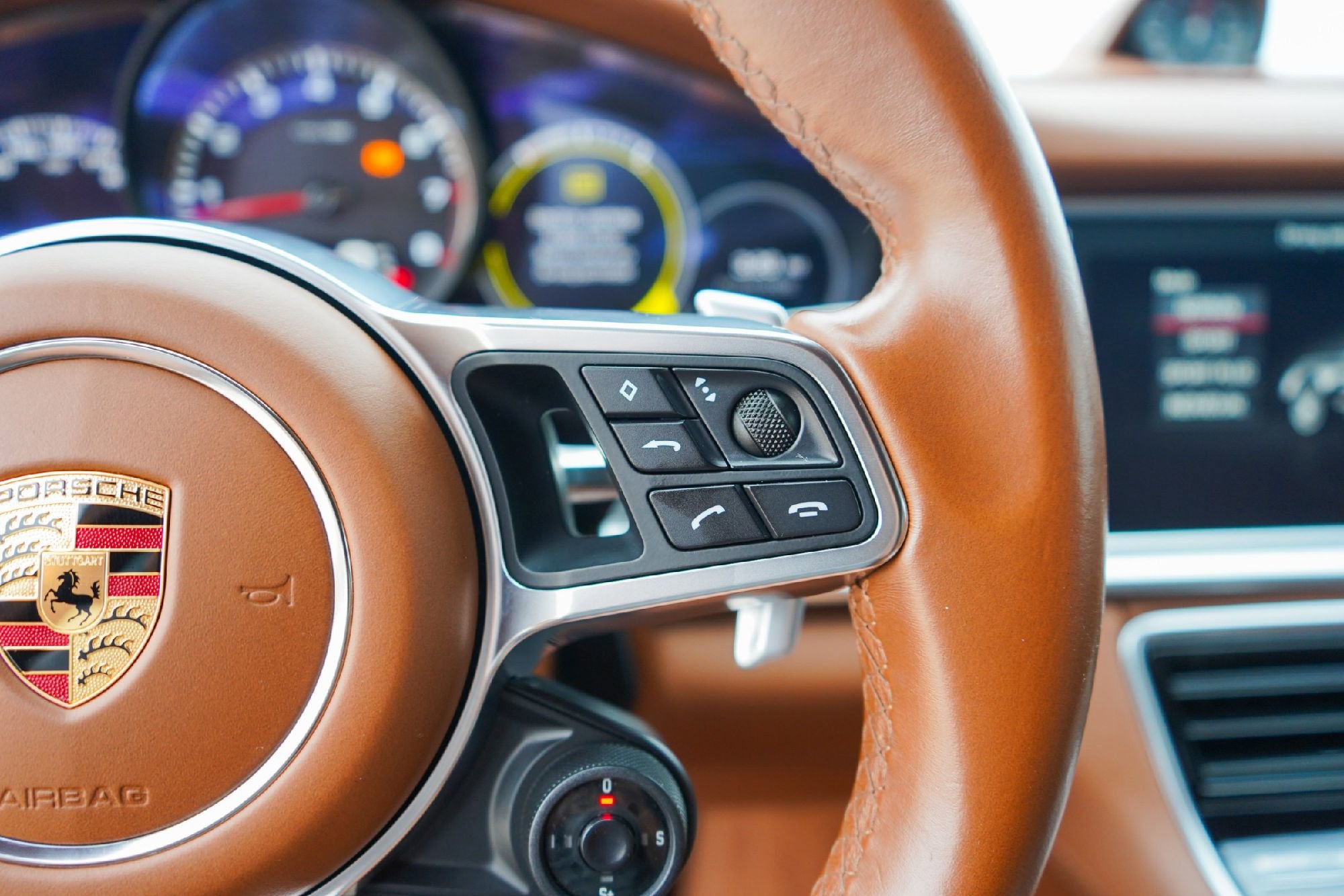 Used 2018 Porsche Panamera 4S image 11