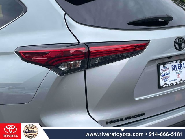 Used 2023 Toyota Highlander LE FWD image 12