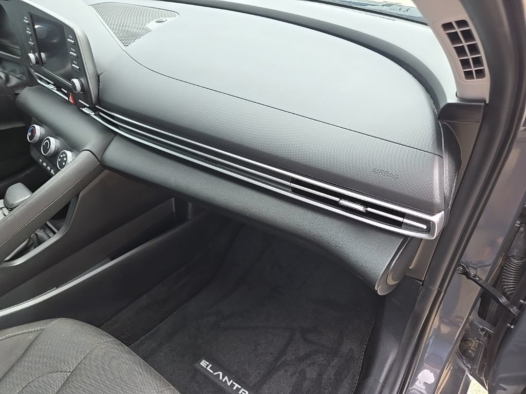Used 2025 Hyundai Elantra SE FWD image 62
