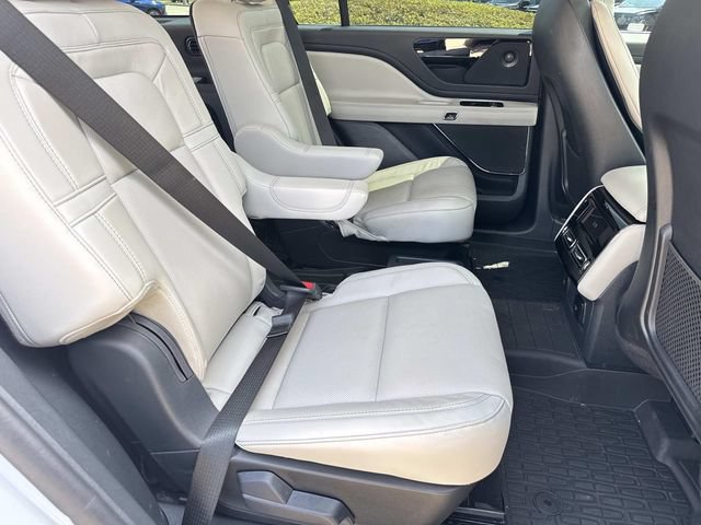 Used 2025 Lincoln Aviator Reserve RWD image 12