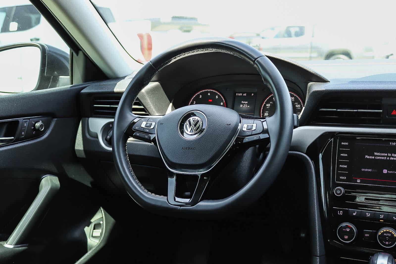 Certified 2022 Volkswagen Passat 2.0T SE FWD image 15