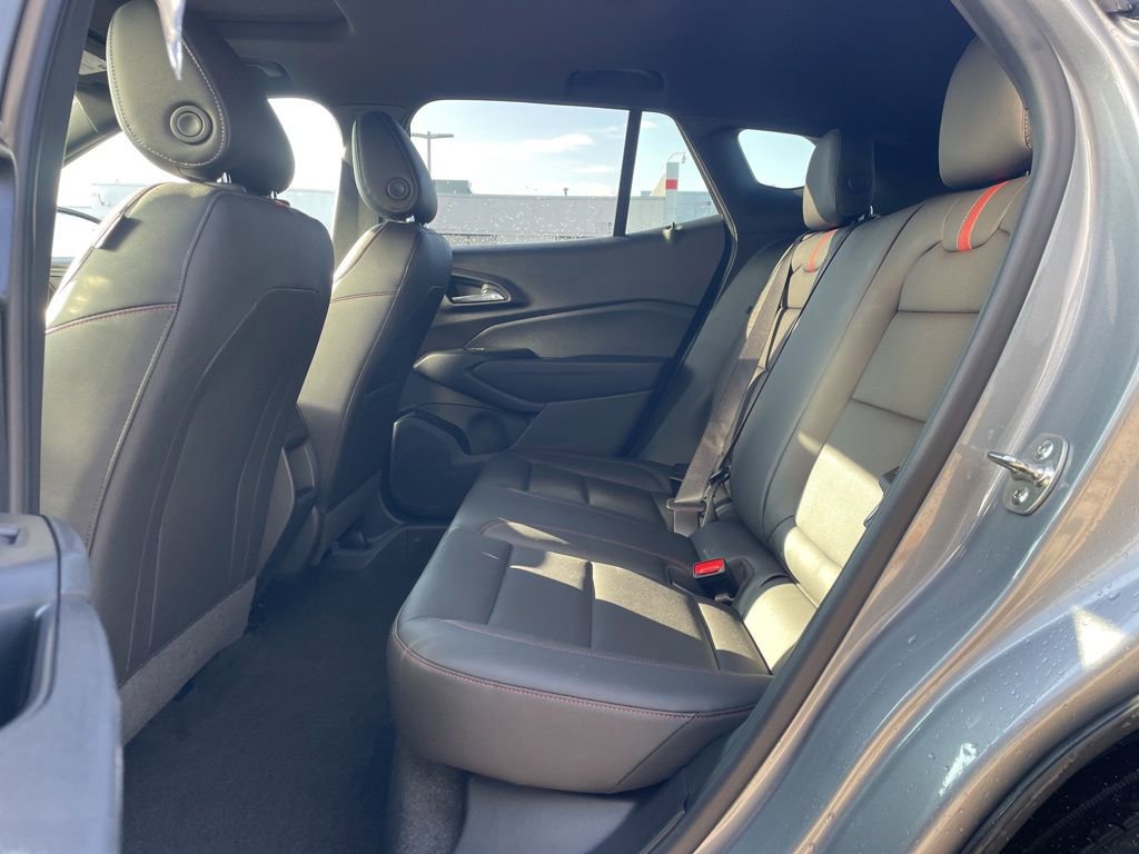 Used 2024 Chevrolet Trax RS w/ Sunroof Package image 17