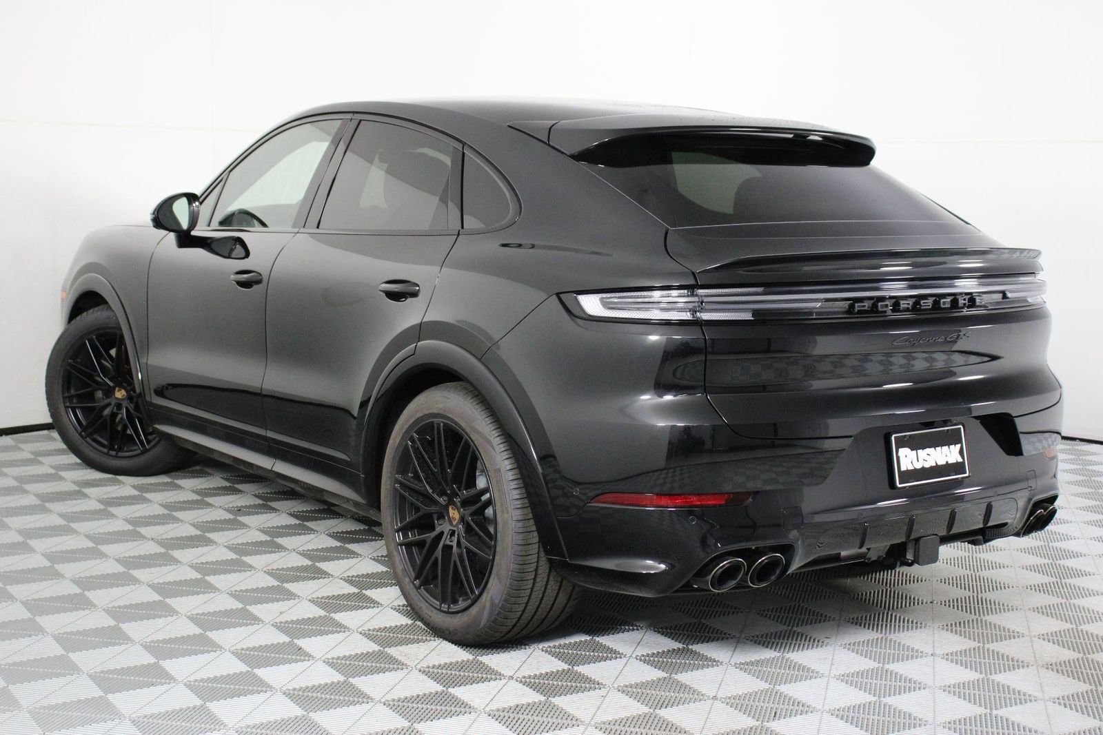New 2026 Porsche Cayenne GTS image 3