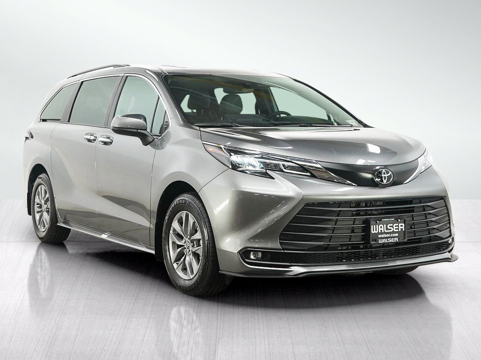 Used 2026 Toyota Sienna XLE AWD/4WD image 7