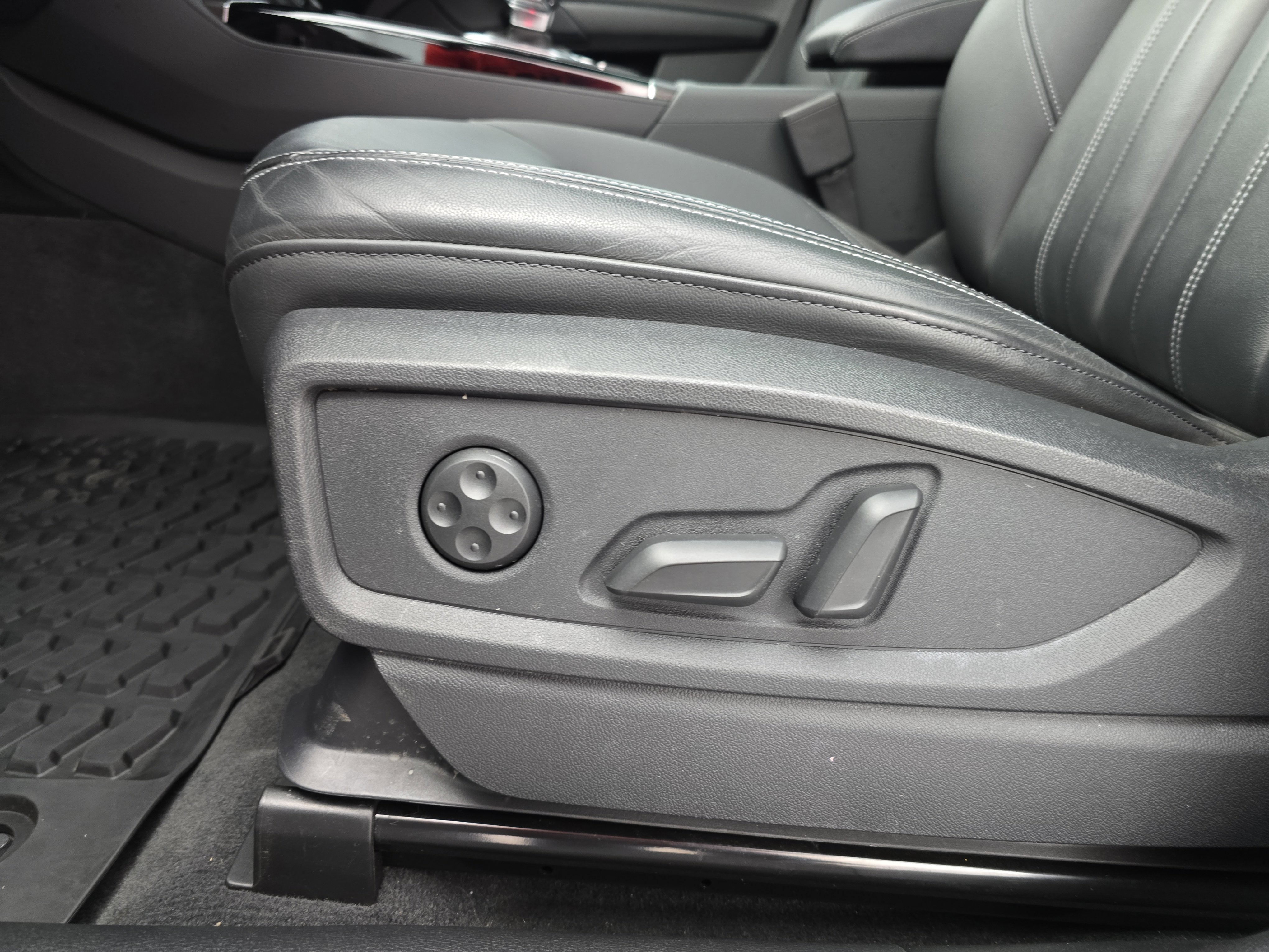 Used 2023 Audi Q5 2.0T Premium w/ Convenience Package image 29