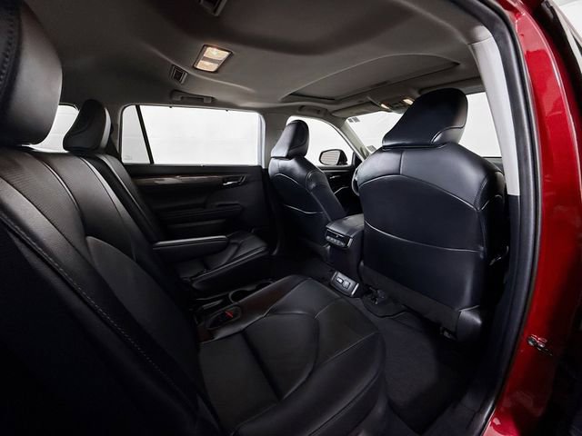 Used 2022 Toyota Highlander Limited image 29