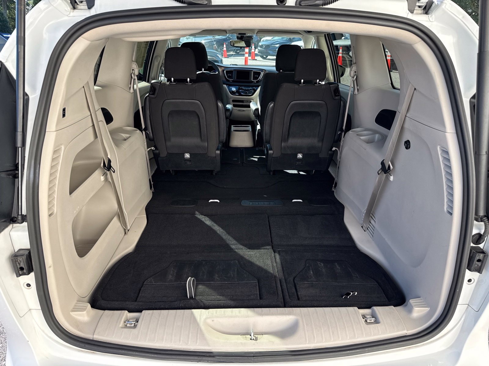 Used 2023 Chrysler Voyager LX FWD image 12