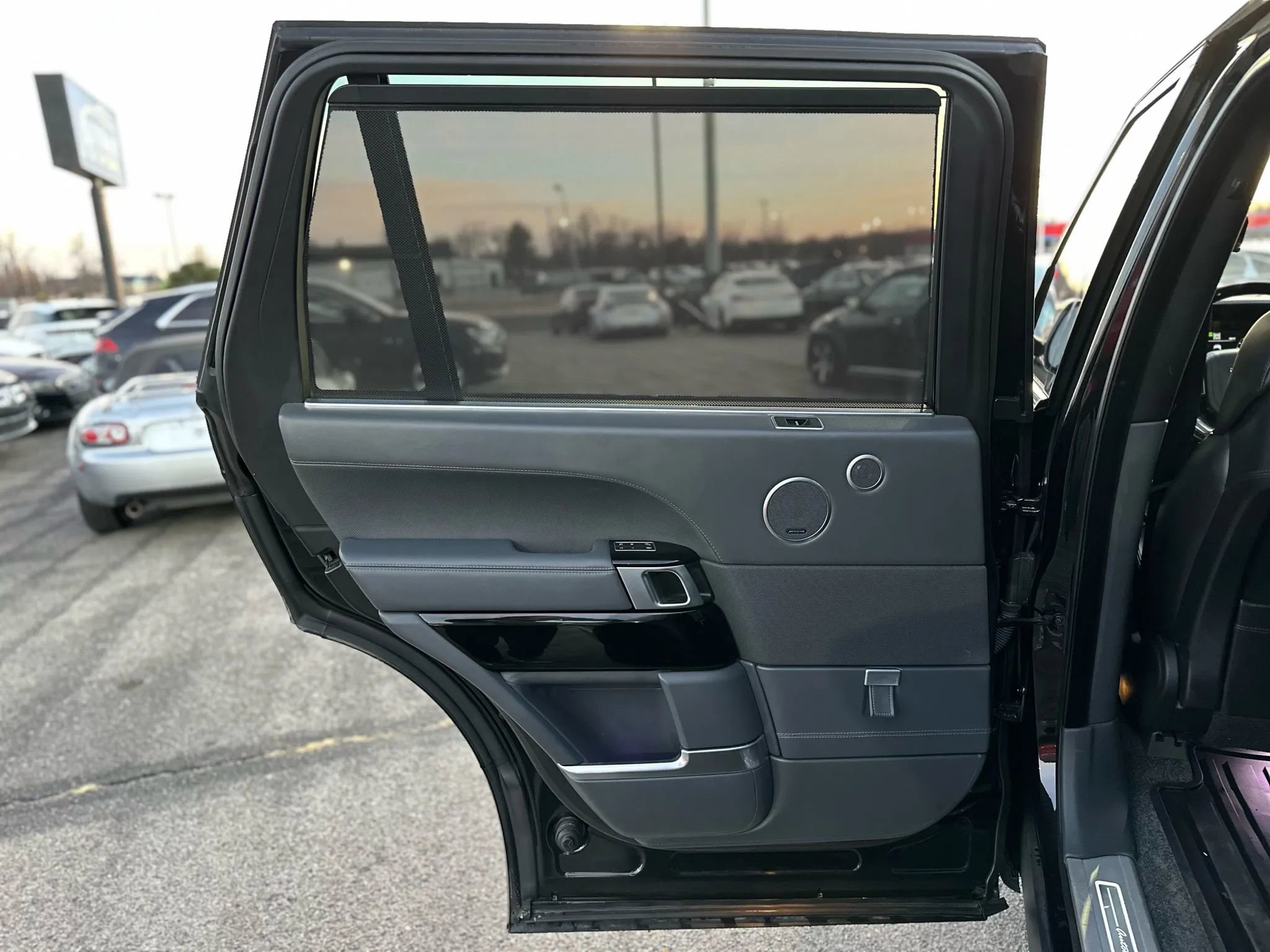 Used 2015 Land Rover Range Rover Long Wheelbase Autobiography image 27