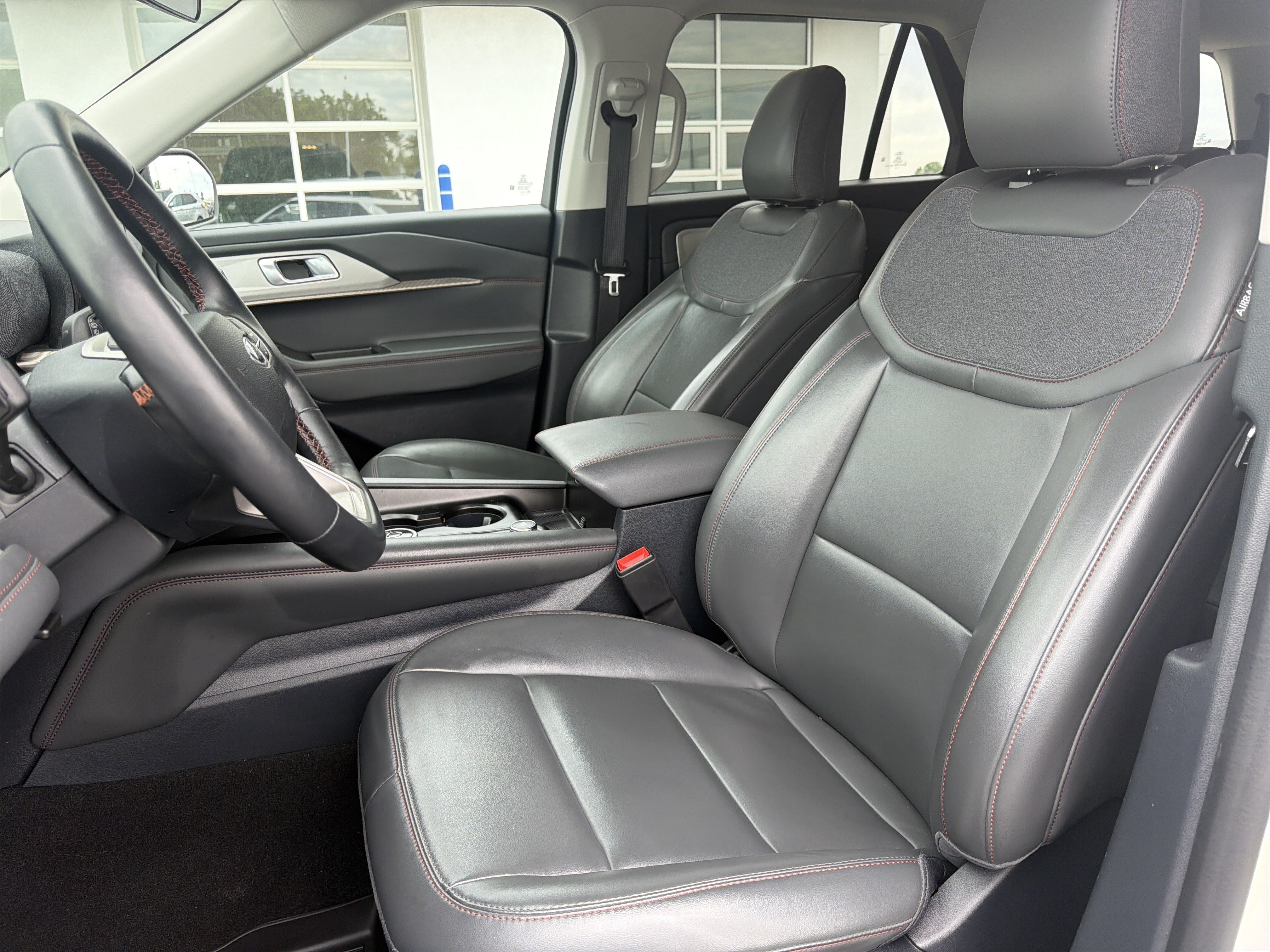 Used 2025 Ford Explorer Active w/ Active Comfort Package AWD/4WD image 22