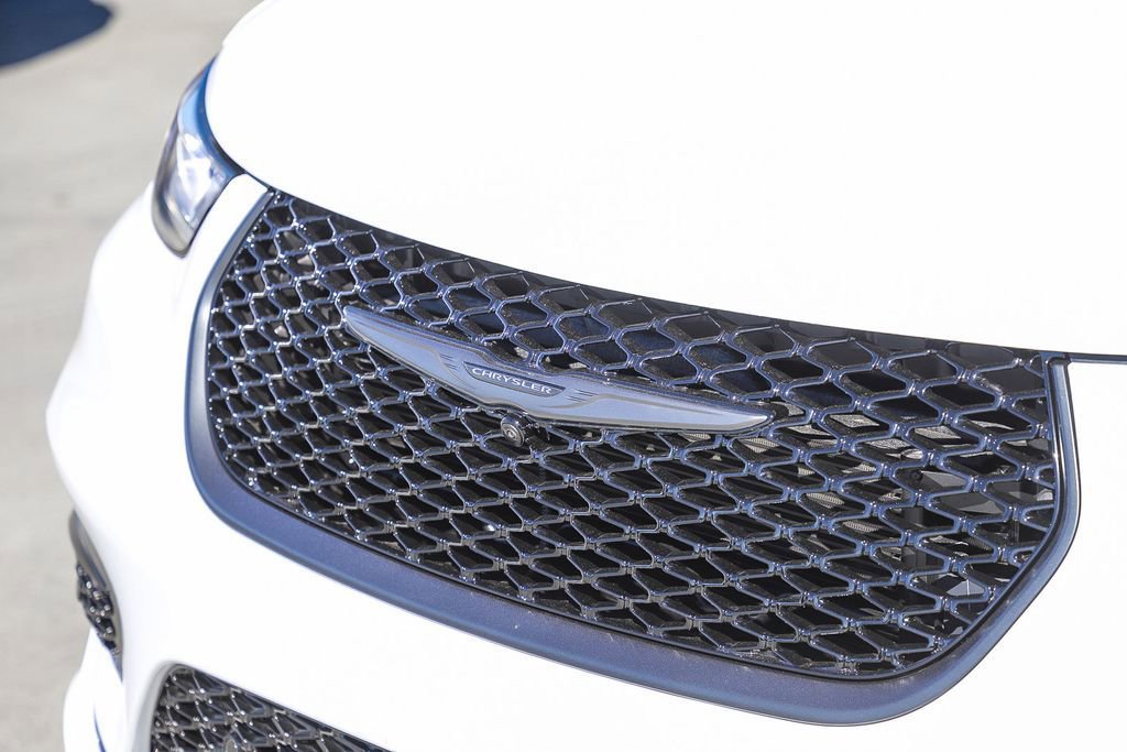 New 2026 Chrysler Pacifica Limited image 6