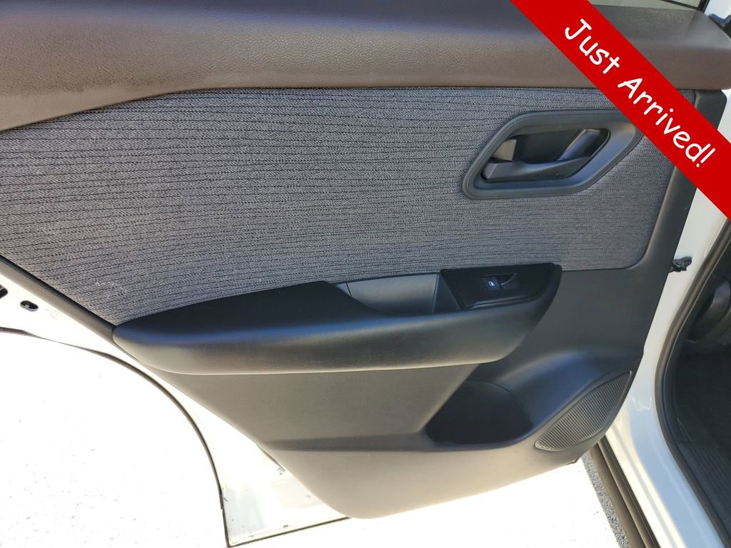Used 2023 Nissan Rogue S FWD image 7
