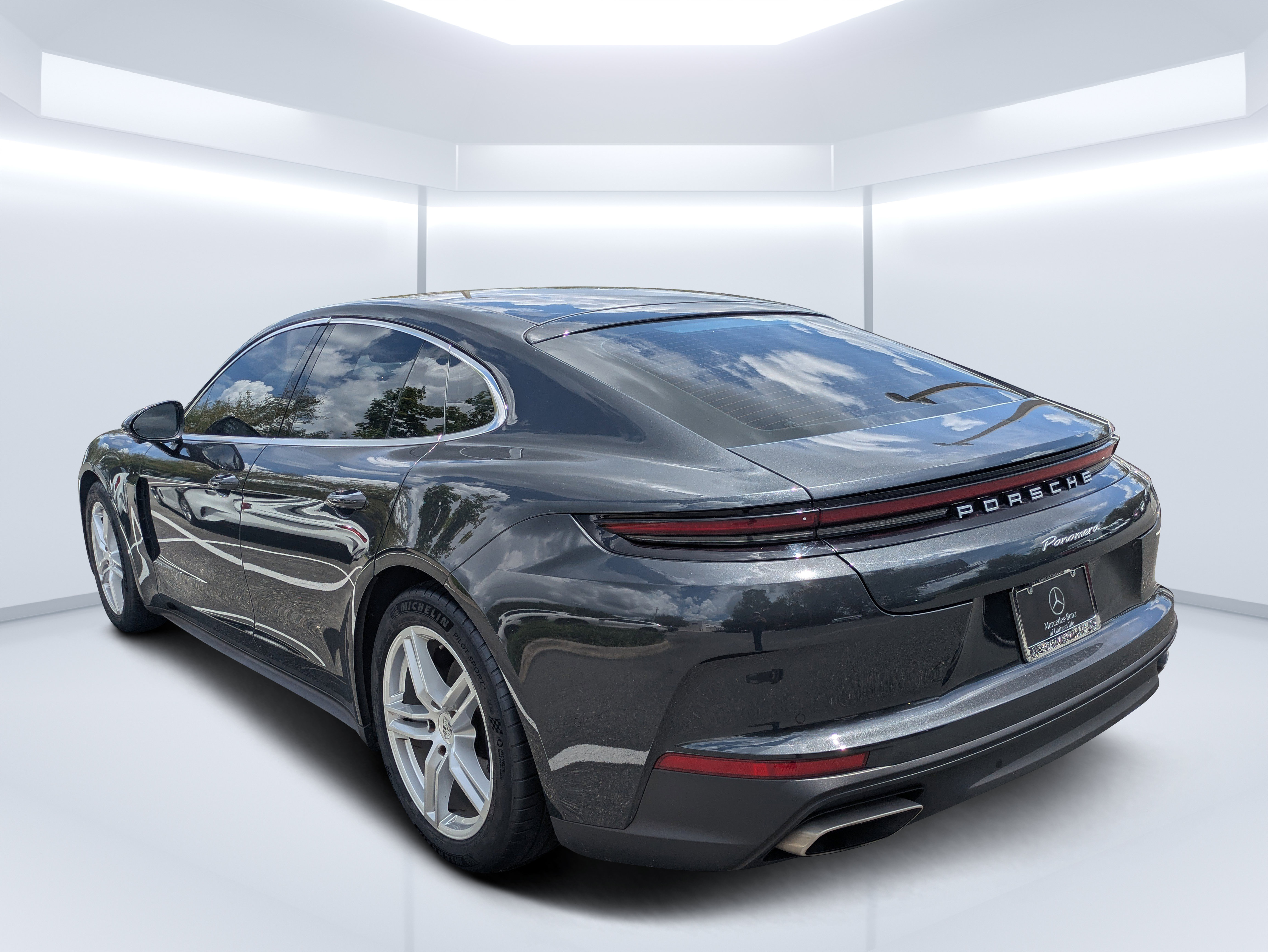 Used 2025 Porsche Panamera RWD image 5