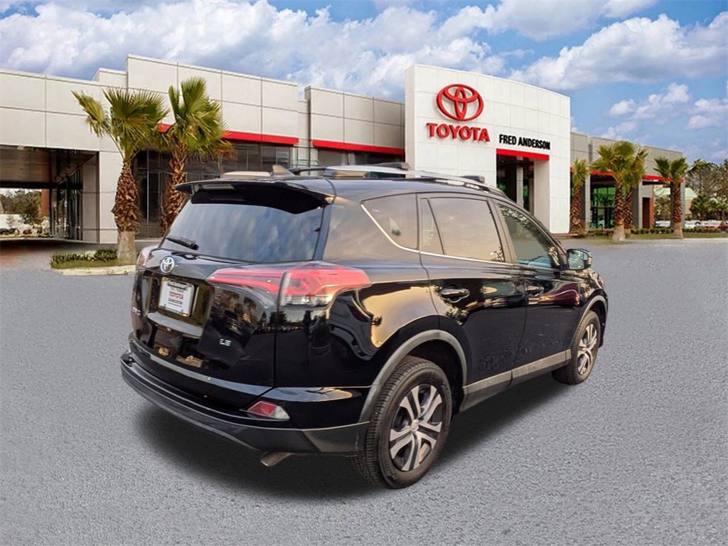 Used 2018 Toyota RAV4 LE image 5