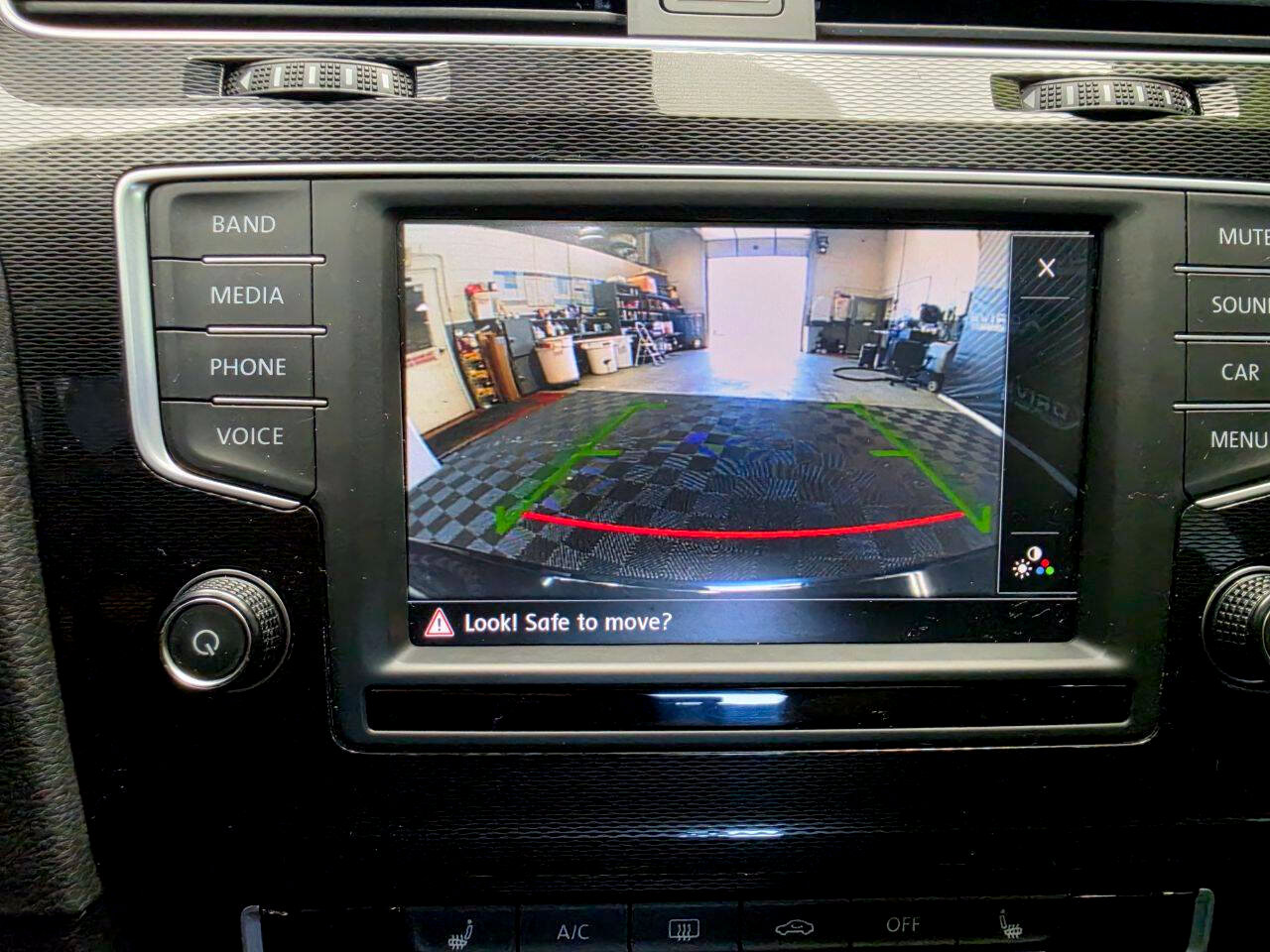 Used 2016 Volkswagen GTI SE FWD image 17