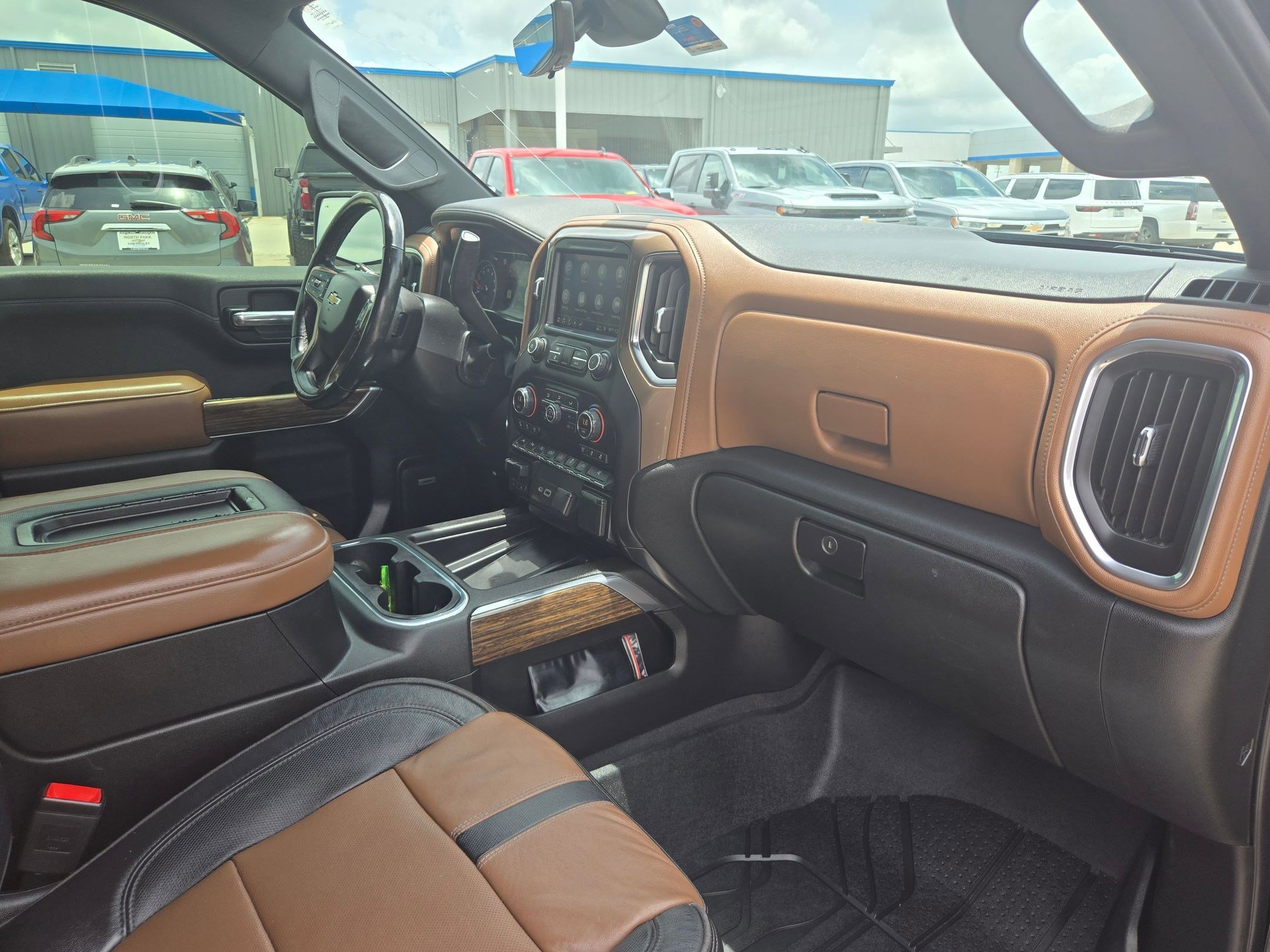 Used 2019 Chevrolet Silverado 1500 High Country w/ Technology Package AWD/4WD image 26