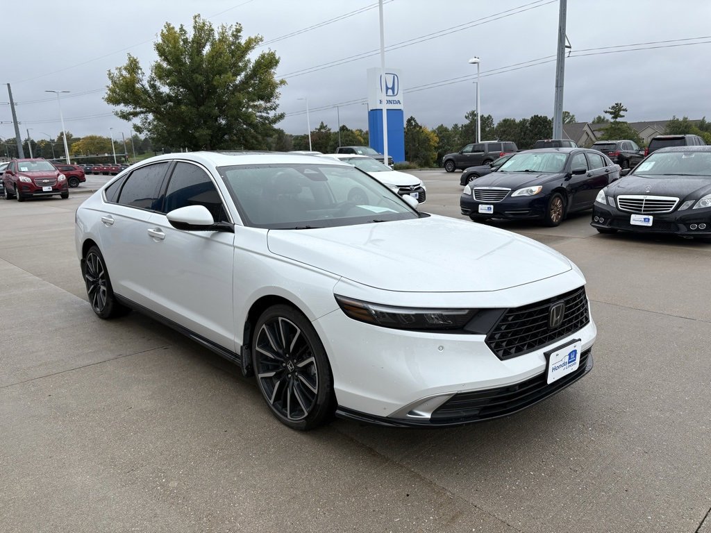 Certified 2023 Honda Accord Touring image 3