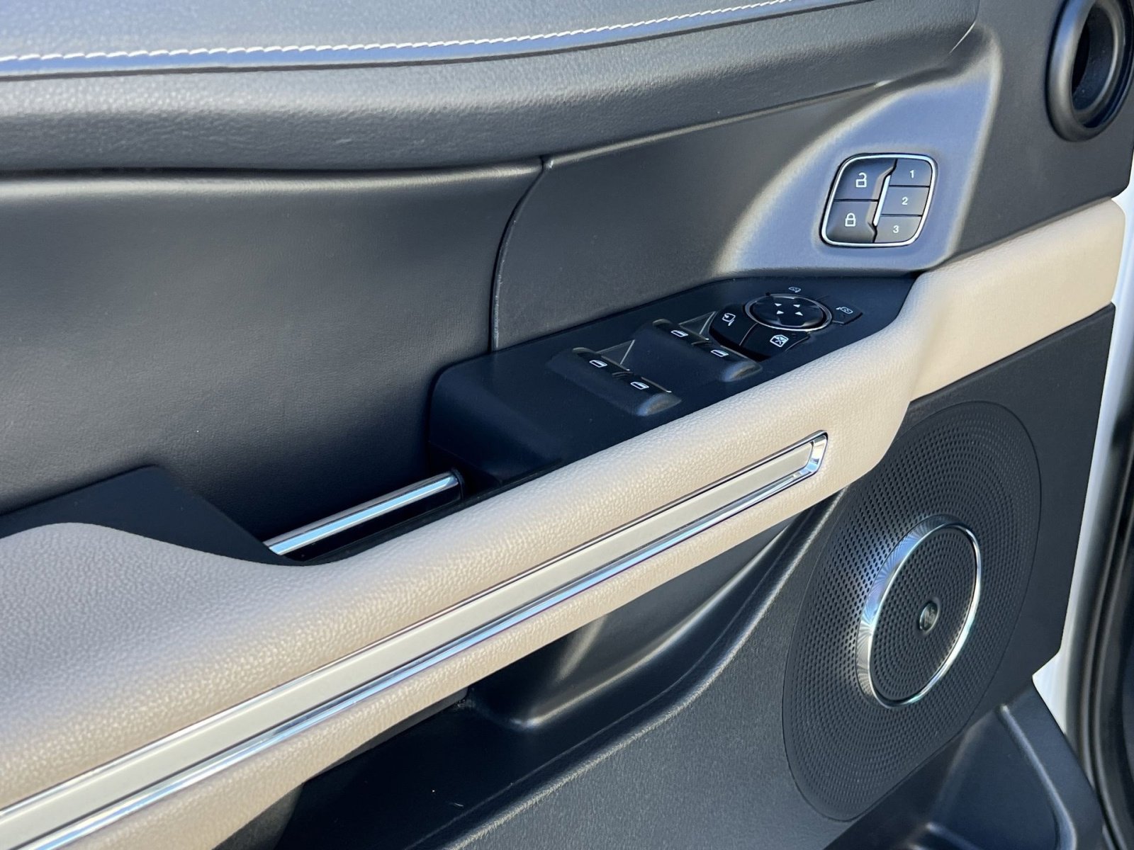 Used 2024 Ford Expedition Max Limited image 15