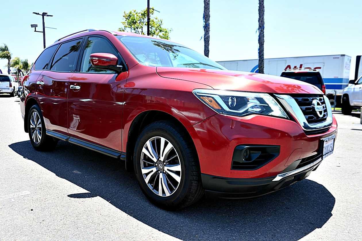 Used 2017 Nissan Pathfinder S FWD image 3