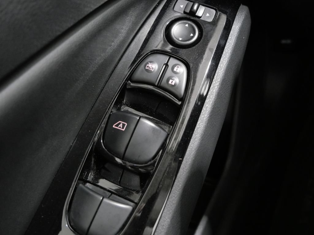 Used 2025 Nissan Altima 2.5 SR FWD image 12