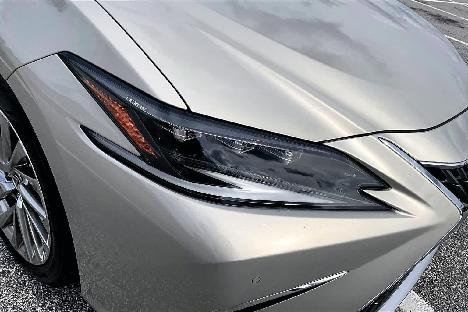 Used 2022 Lexus ES 350 Ultra Luxury w/ Accessory Package 2 FWD image 28