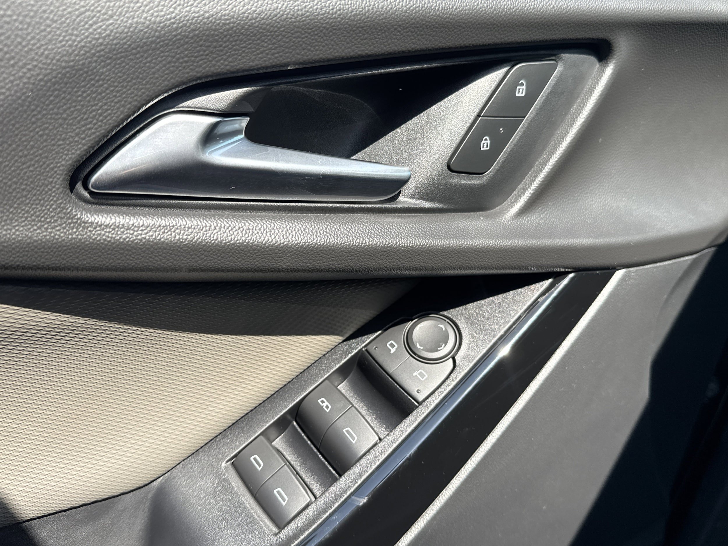 New 2026 Chevrolet Equinox LT w/ Convenience Package II FWD image 21