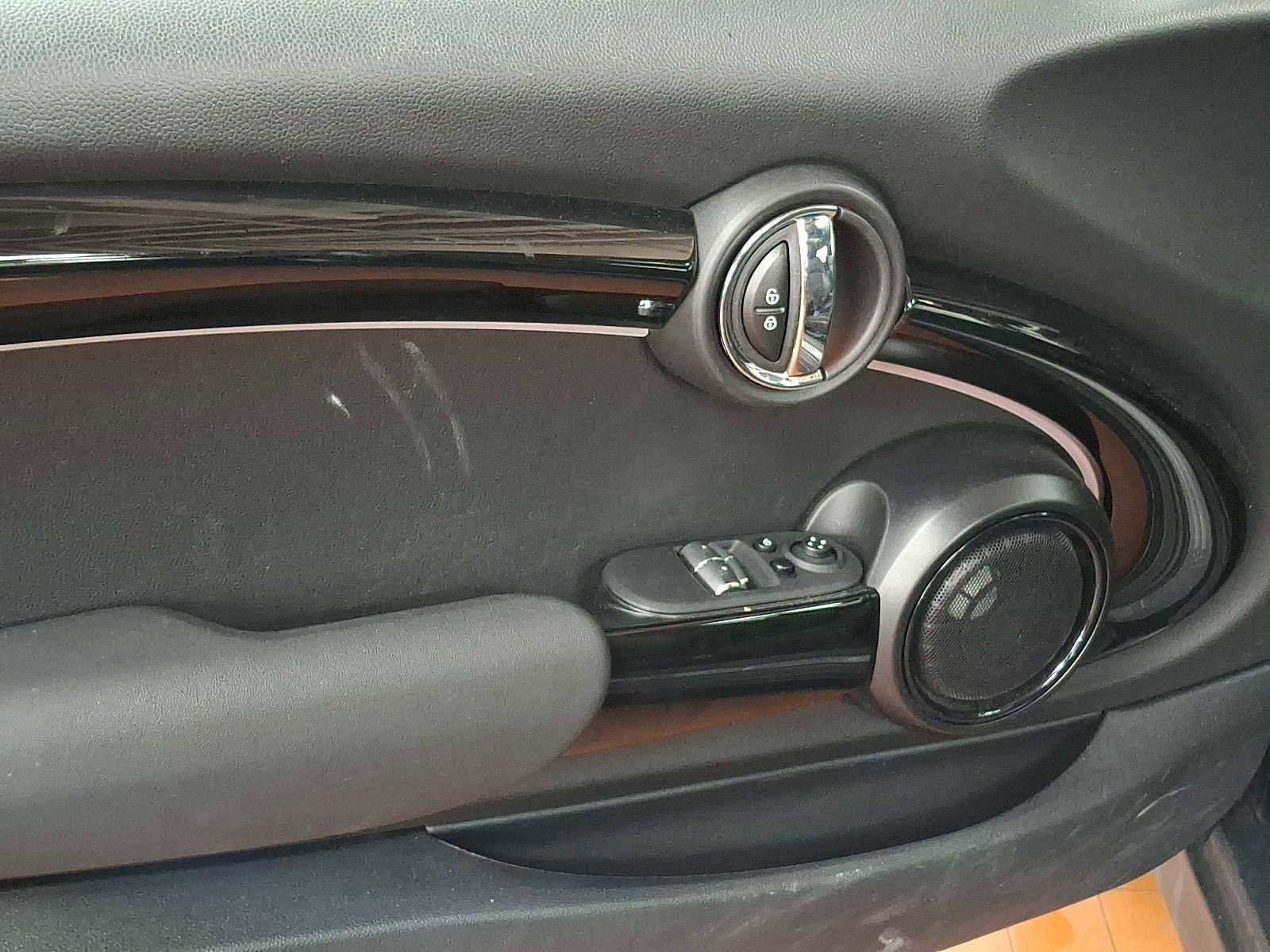 Used 2024 MINI Cooper SE FWD image 9