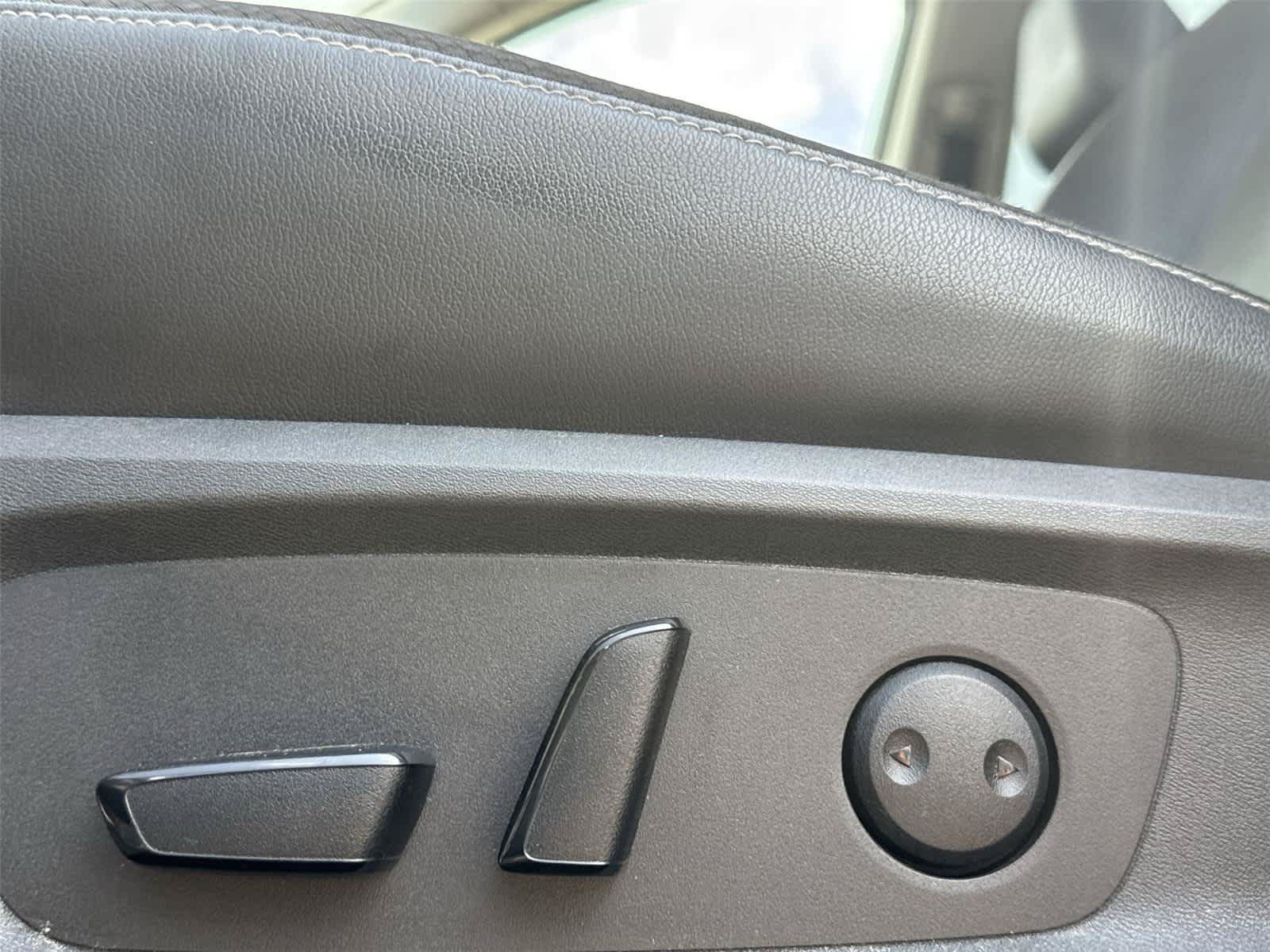 Used 2022 Nissan Pathfinder SL w/ SL Premium Package AWD/4WD image 14