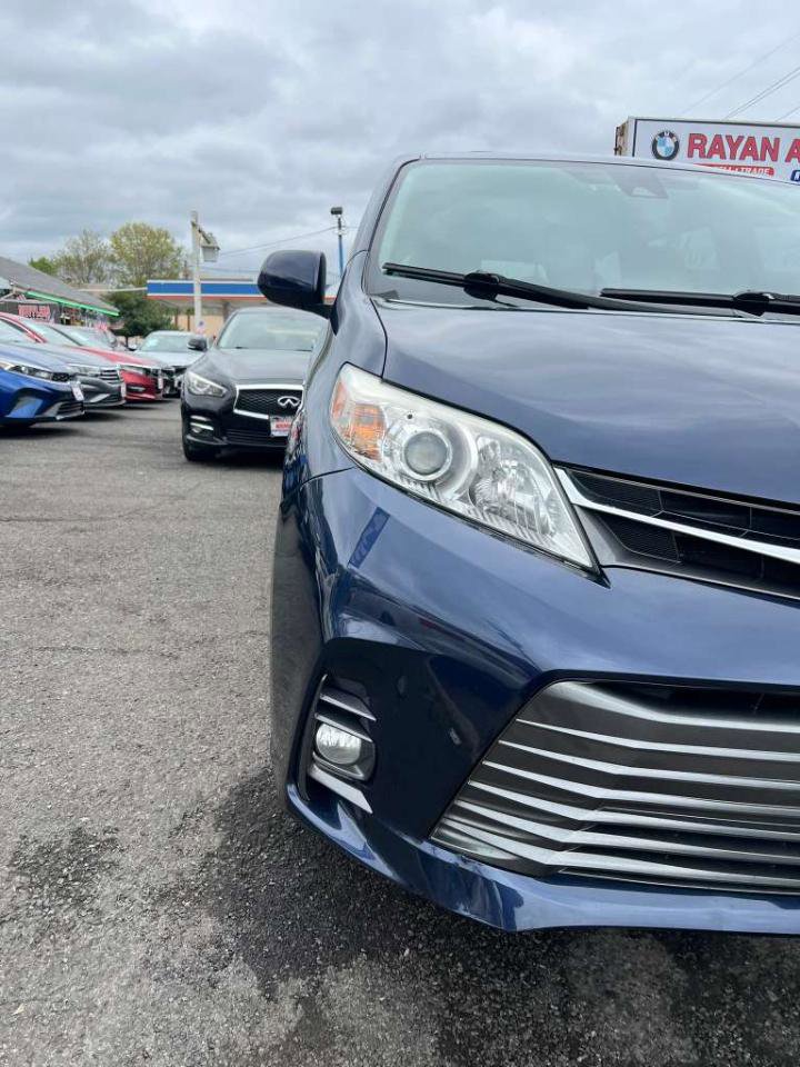 Used 2020 Toyota Sienna XLE w/ XLE Navigation Package AWD/4WD image 2
