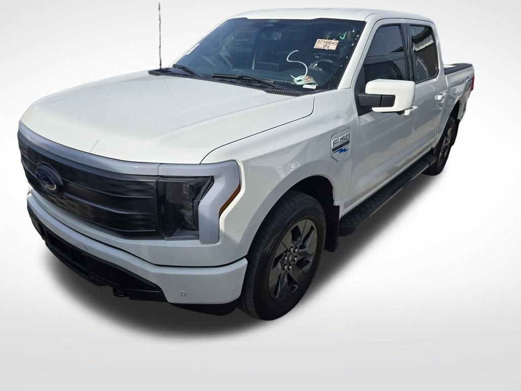 Used 2022 Ford F150 Lightning Lariat image 3