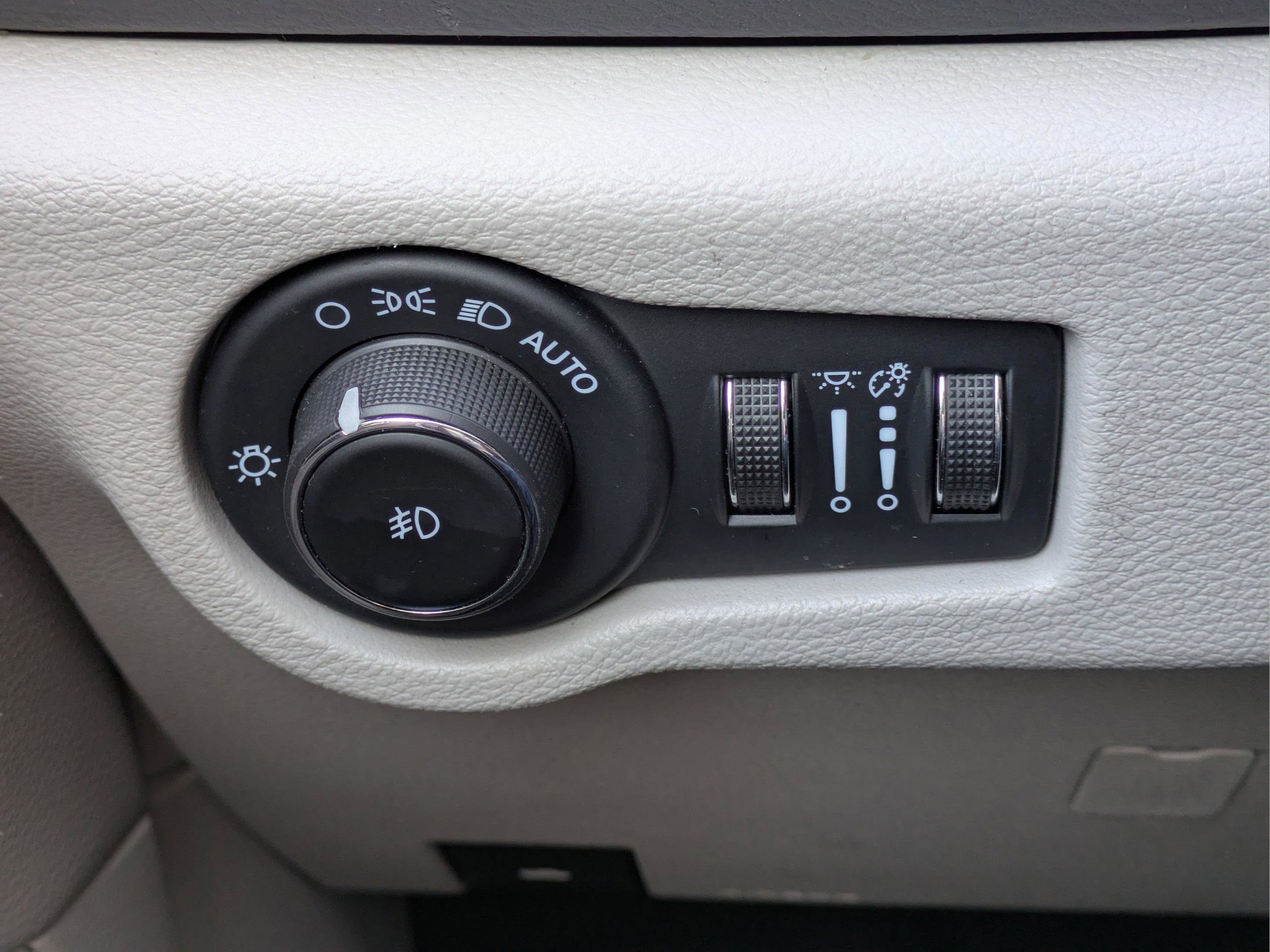 Used 2024 Chrysler Pacifica Touring-L FWD image 21