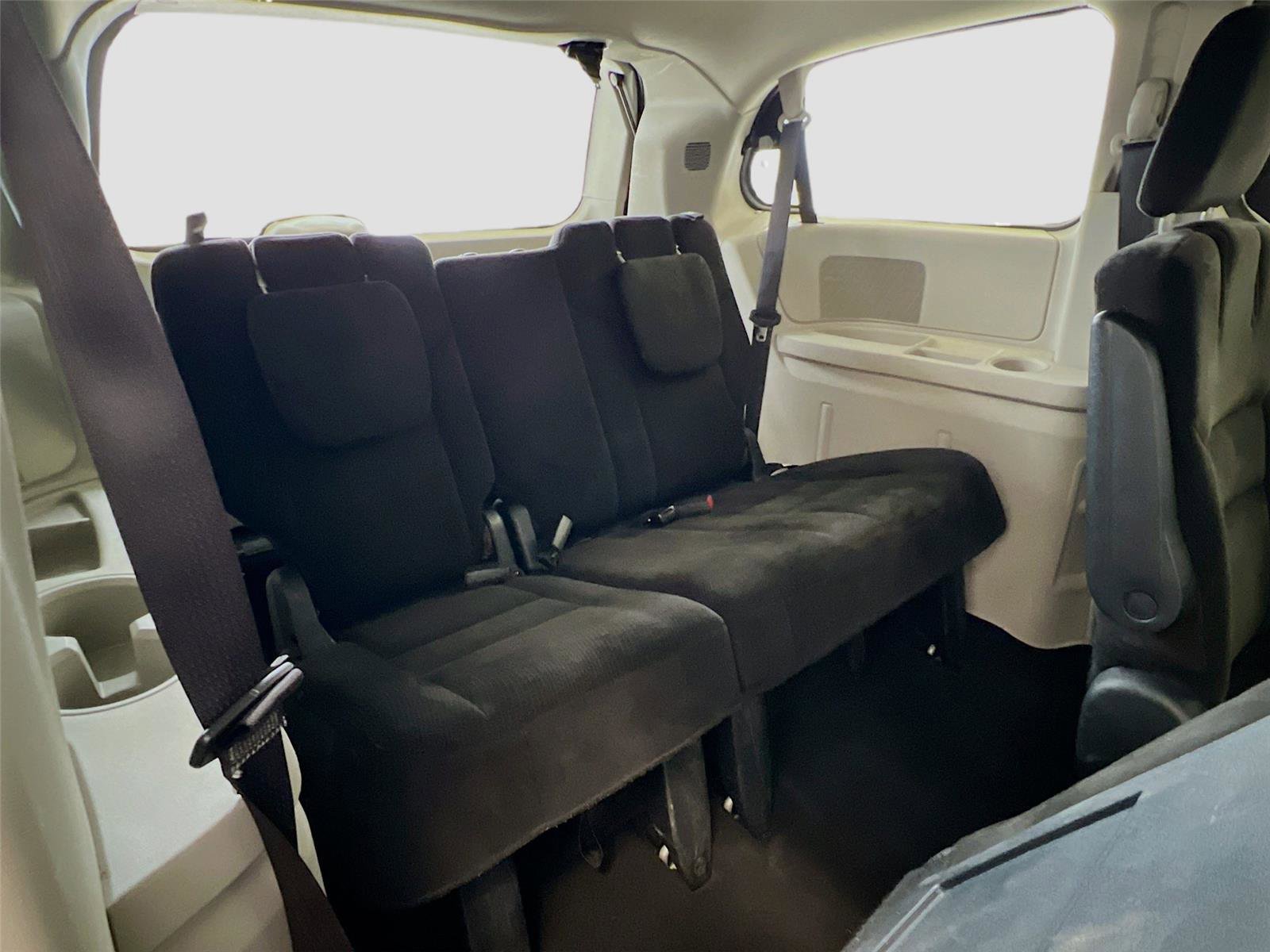 Used 2015 Dodge Grand Caravan SXT image 23
