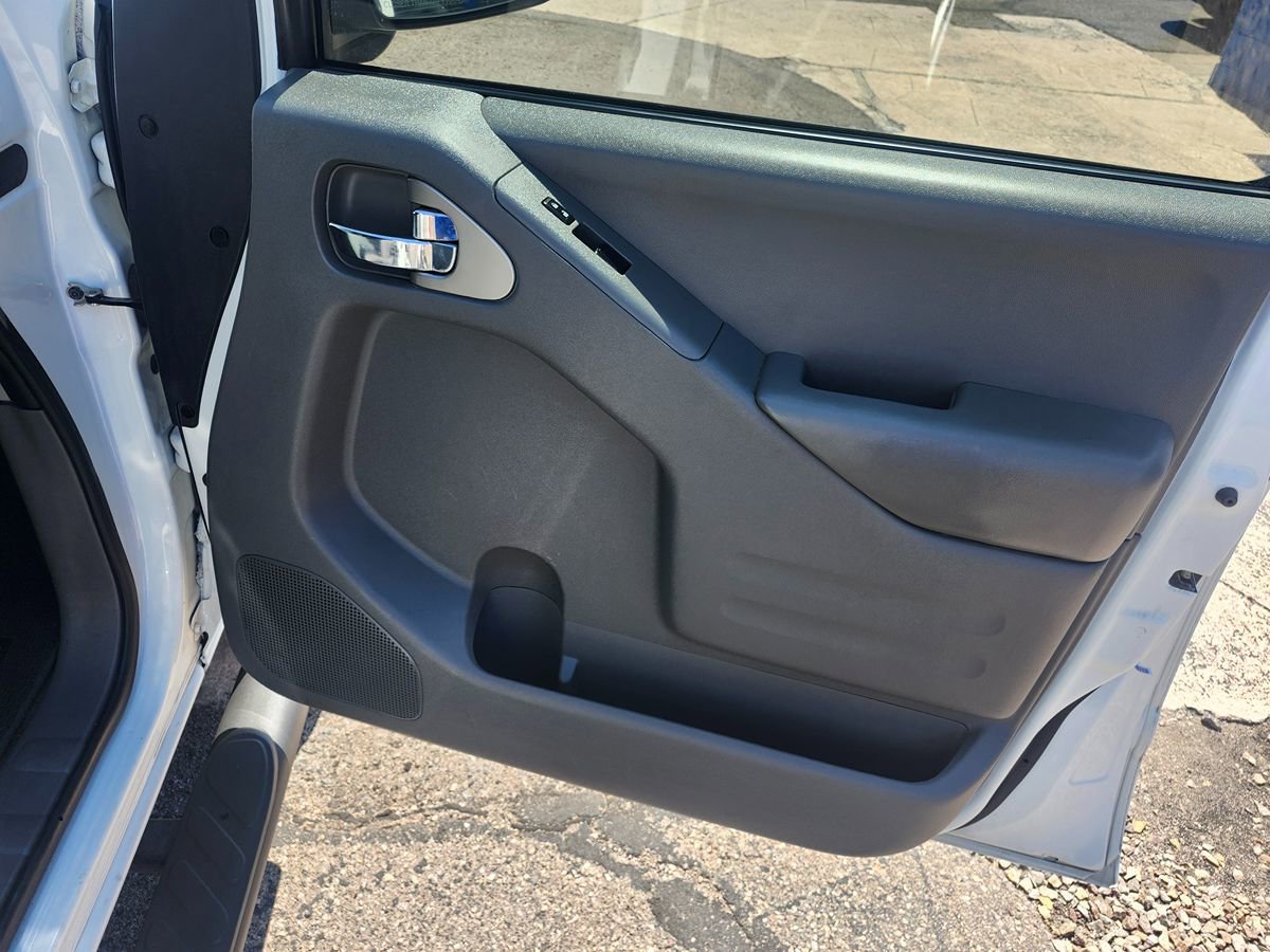 Used 2018 Nissan Frontier SV RWD image 18
