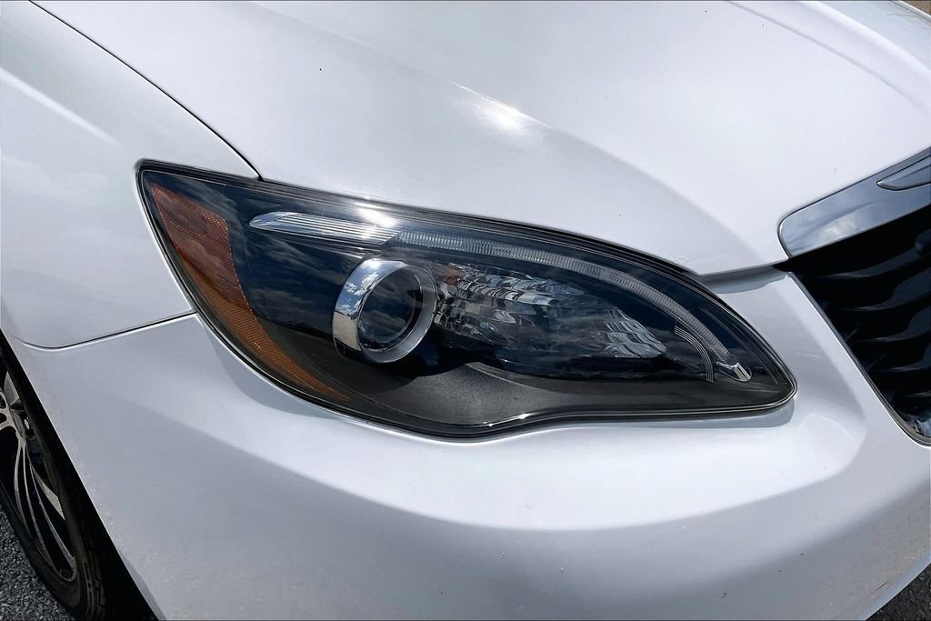 Used 2013 Chrysler 200 Touring w/ S Exterior Appearance Pkg FWD image 32