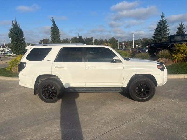 Used 2015 Toyota 4Runner SR5 Premium AWD/4WD image 2