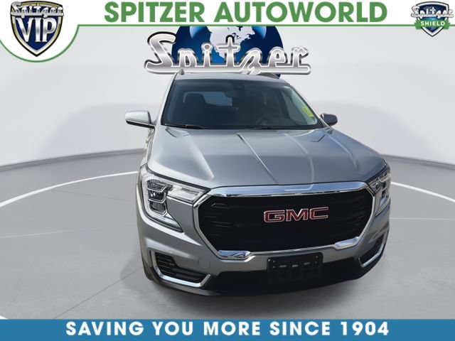 Used 2023 GMC Terrain SLE w/ Driver Convenience Package image 3