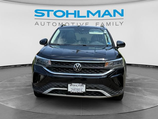 Certified 2024 Volkswagen Taos SE w/ Panoramic Sunroof Package FWD image 2