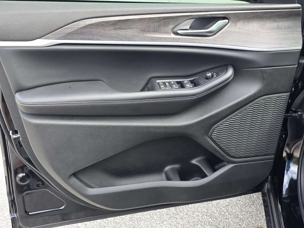New 2026 Jeep Grand Cherokee Altitude RWD image 33