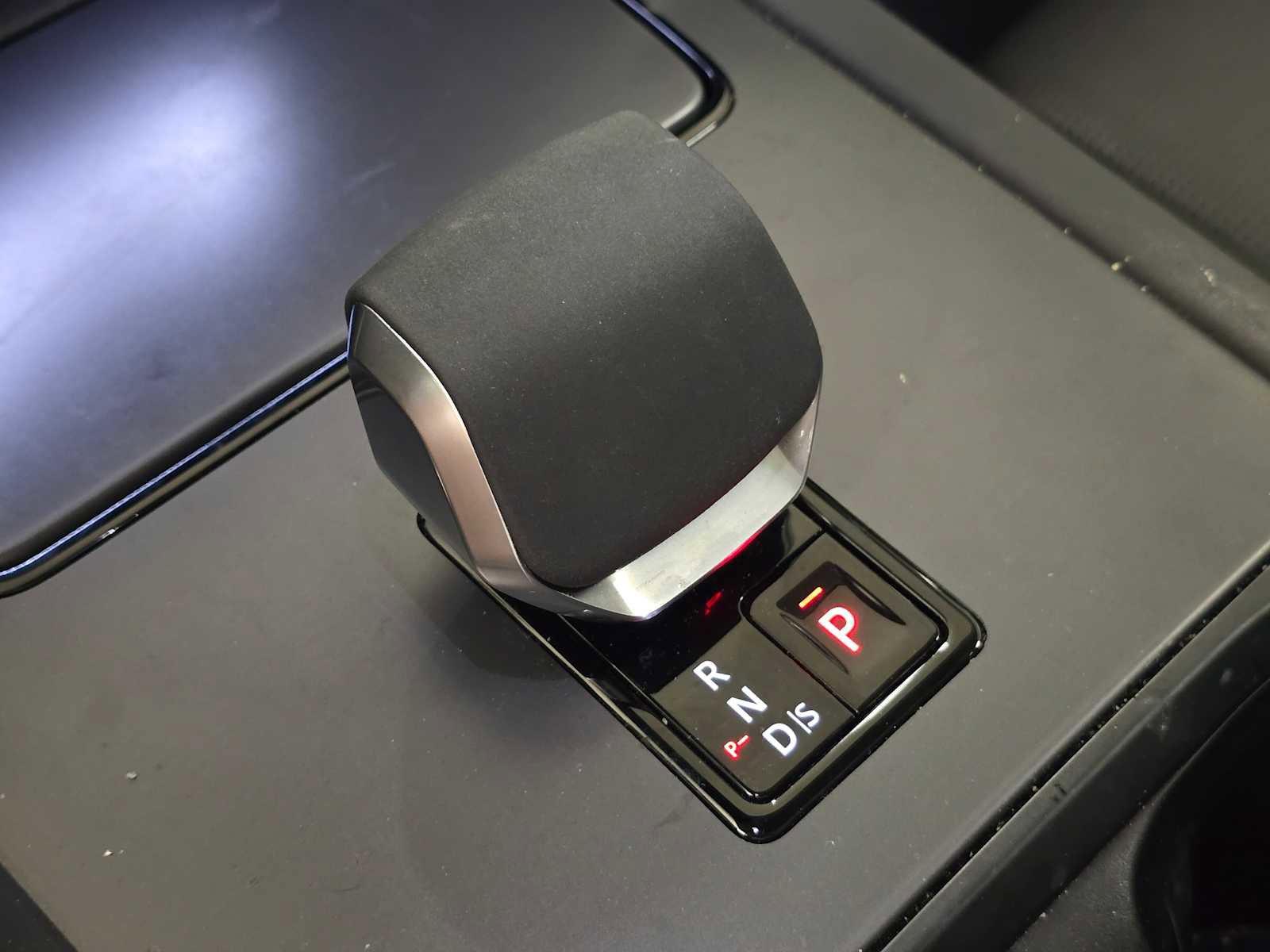 Used 2025 Land Rover Discovery Sport S AWD/4WD image 35
