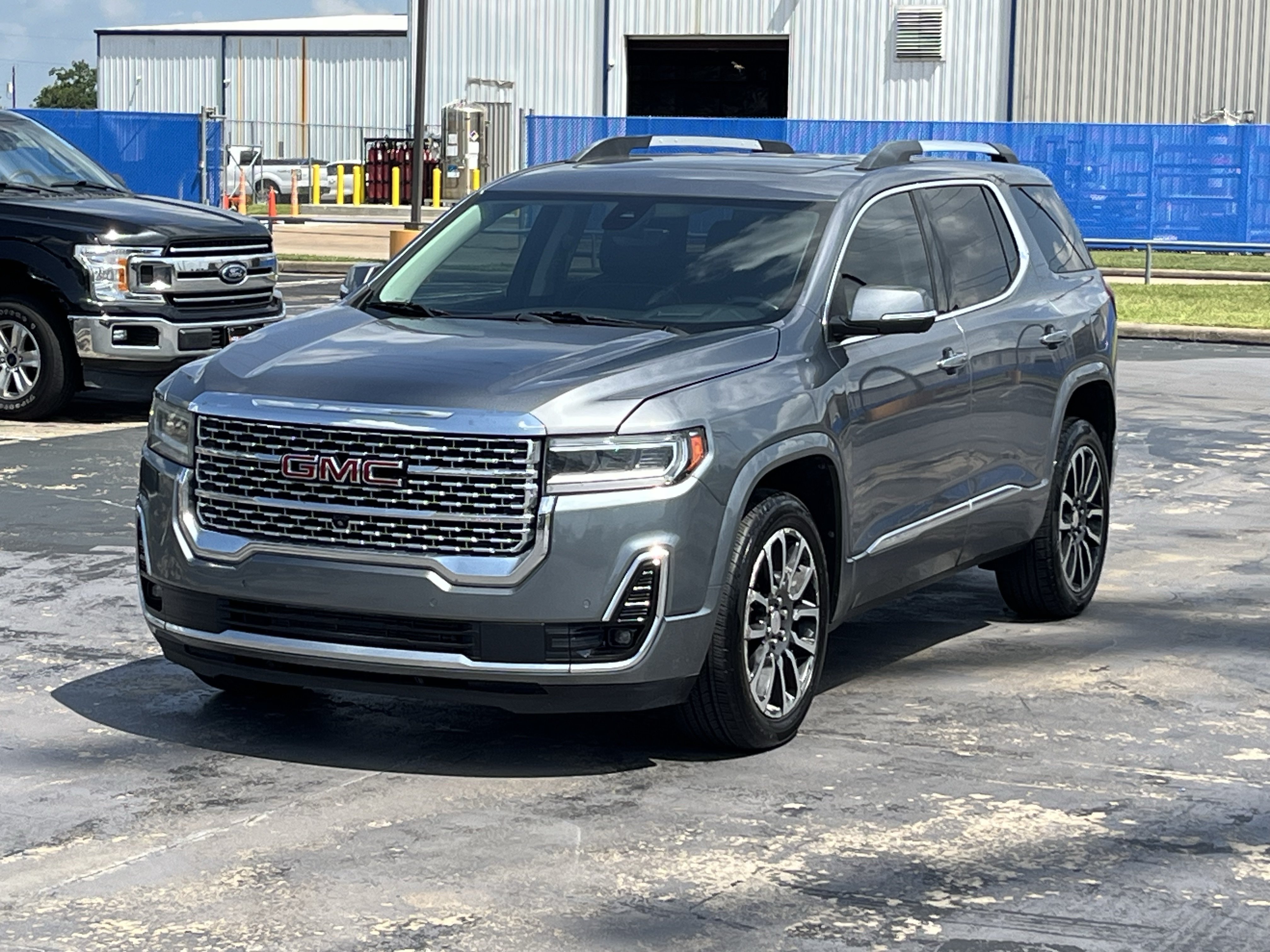 Used 2020 GMC Acadia Denali w/ Technology Package FWD image 3