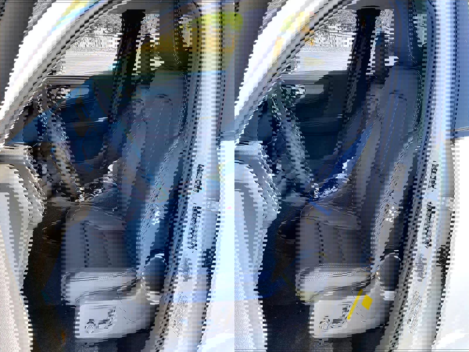 New 2026 Volvo XC40 B5 Plus w/ Protection Package Premier image 11