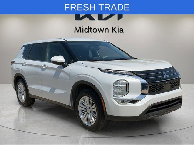 Used 2024 Mitsubishi Outlander ES image 1