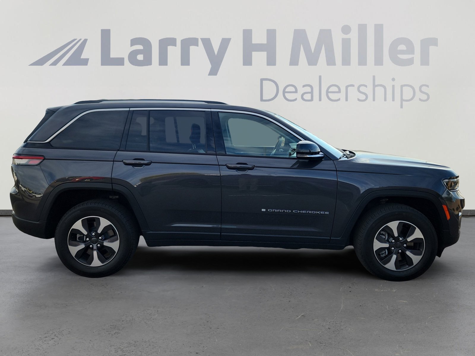 Used 2023 Jeep Grand Cherokee 4WD 4xe image 7