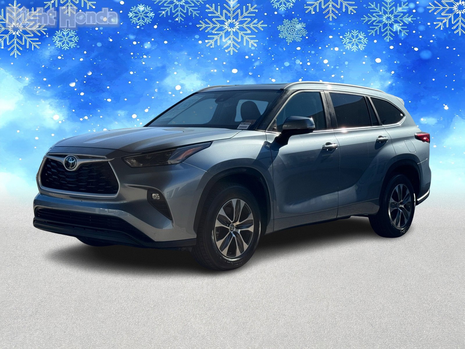 Used 2023 Toyota Highlander XLE image 2