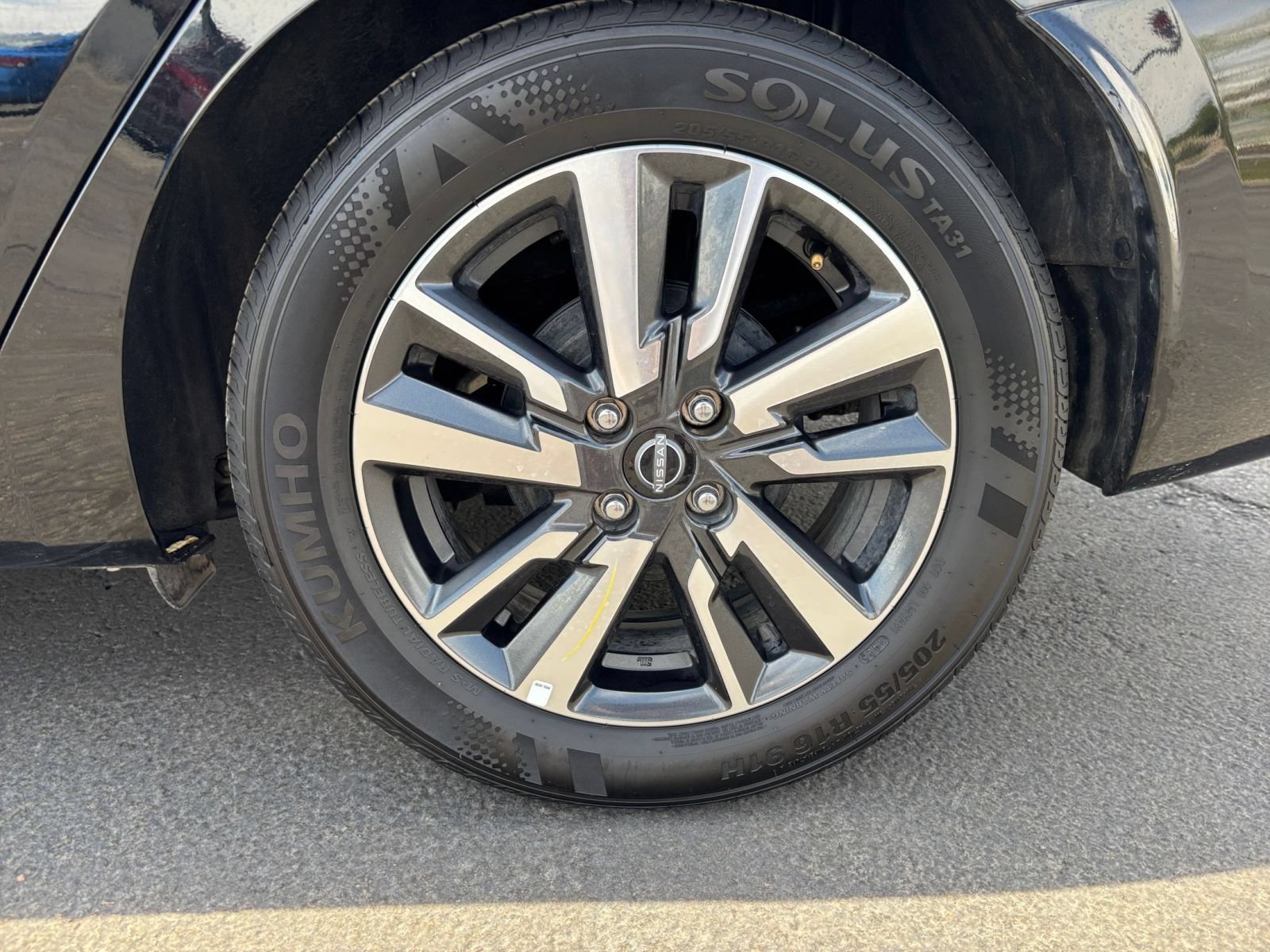 Used 2025 Nissan Versa SV FWD image 27